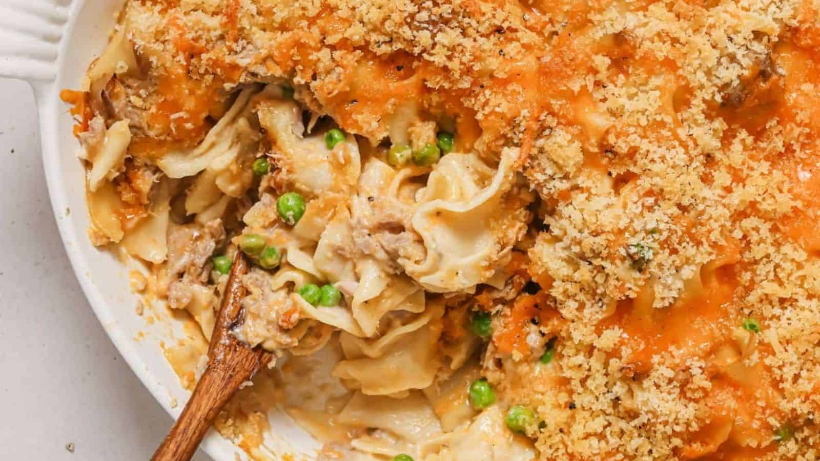 A casserole dish filled with pasta and peas.